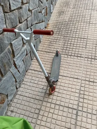 Patinete freestyle blanco y rojo