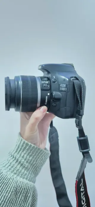 Cámara Canon EOS 550D + objetivo 55-250mm