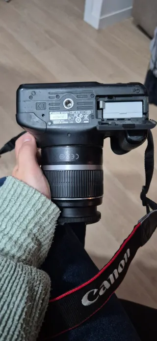 Cámara Canon EOS 550D + objetivo 55-250mm