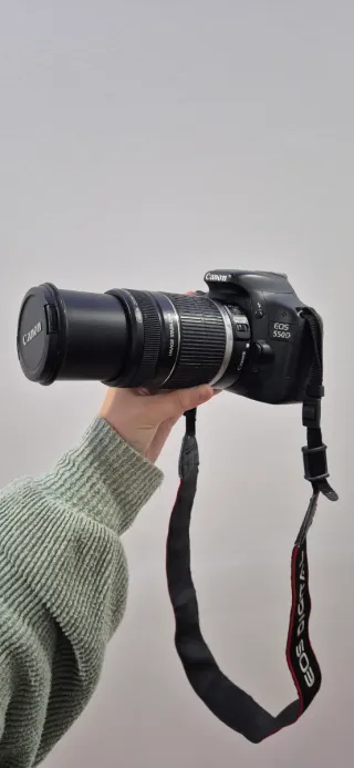 Cámara Canon EOS 550D + objetivo 55-250mm