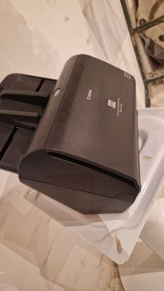 Escáner Canon DR-C240