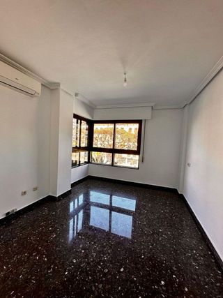 Piso en alquiler en Ensanche - Diputación en Alicante
