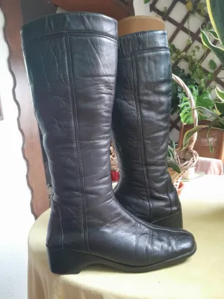 Botas de piel negras altas