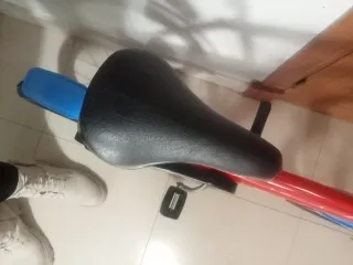 Bicicleta infantil roja