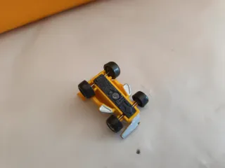 Micro Machines Typhoon Coche de Carreras Amarillo