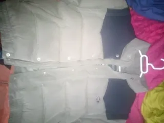 Plumas John Smith con gorro