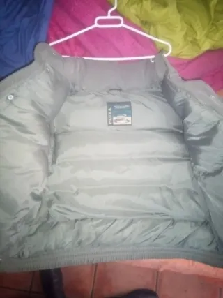 Plumas John Smith con gorro