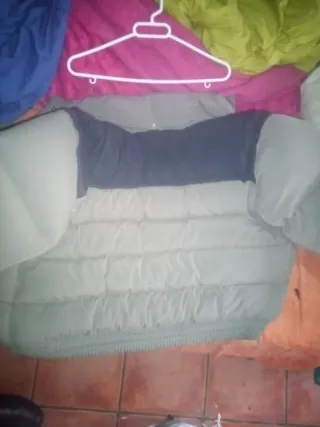 Plumas John Smith con gorro