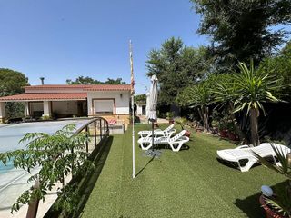 Chalet en venta en Carmona