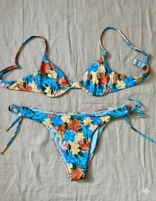 Bikini flores nuevo con etiqueta Talla L