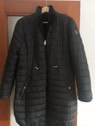 Abrigo acolchado mujer negro