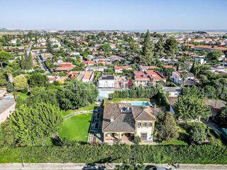 Chalet en venta en Valencina de la Concepción