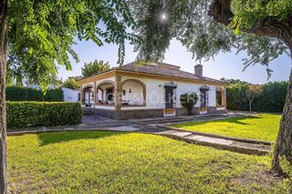 Chalet en venta en Valencina de la Concepción