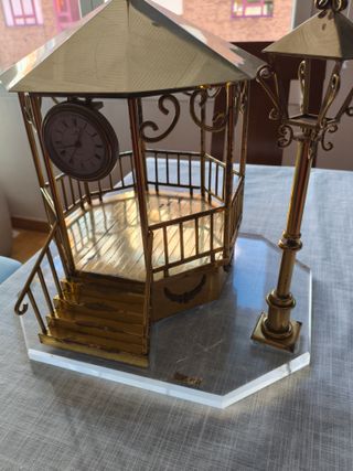 Kiosko de música con reloj Jungans