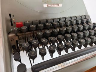 Máquina de escribir Olivetti Lexicon 80