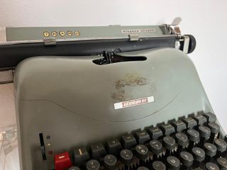 Máquina de escribir Olivetti Lexicon 80