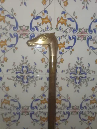 Bastón antiguo con empuñadura de bronce