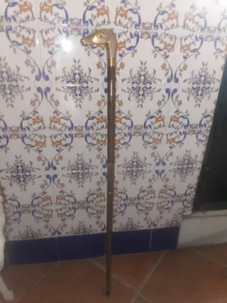 Bastón antiguo con empuñadura de bronce