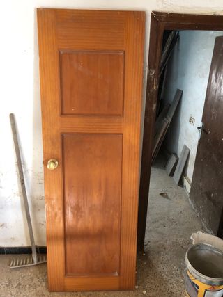 Puerta interior negra