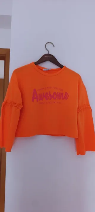 Felpa corta arancione con stampa