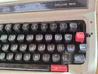 Máquina d escribir Brother Deluxe 1613 con maletin