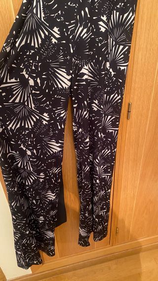 Mono largo negro elegante estampado, pata elefante