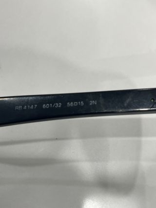 Occhiali da sole Ray-Ban neri e marroni