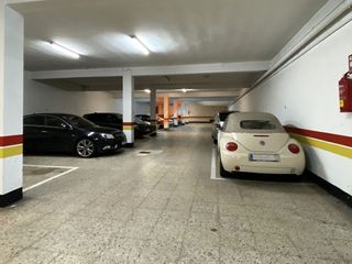 Garaje en alquiler en Ensanche - Sar en Santiago de Compostela