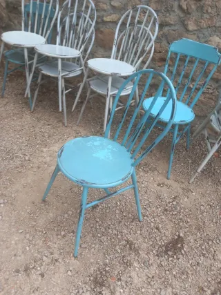 Seggiole in ferro vintage blu e bianco, totali 15