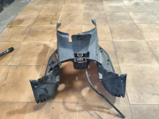 Tapa interior posapiés Yamaha Xmax 125