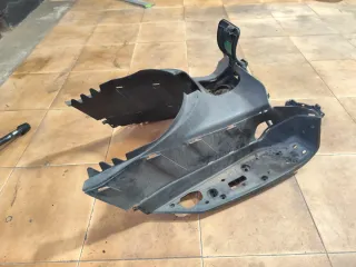 Tapa interior posapiés Yamaha Xmax 125