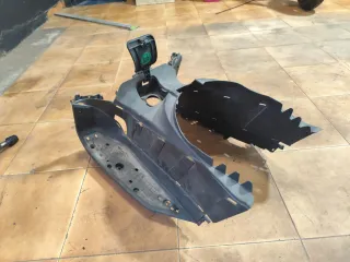 Tapa interior posapiés Yamaha Xmax 125