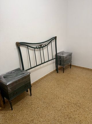 Muebles clásicos y antiguos de madera y cristal