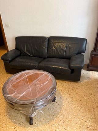 Muebles clásicos y antiguos de madera y cristal