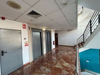 Oficina en venta en Almeda - El Corte Inglés en Cornellà de Llobregat