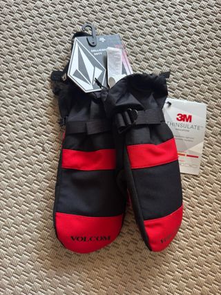 Manoplas Volcom Negras y Rojas