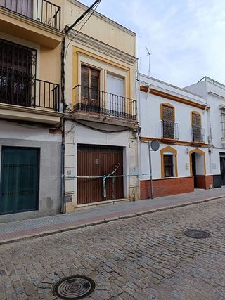 Casa adosada en venta en Lora del Río