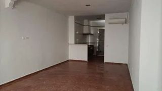 Casa adosada en venta en Lora del Río