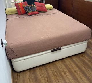 Colchón de doble plaza y canapé con almacenamiento