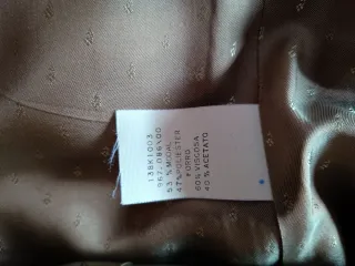 Traje de chaqueta pantalón para mujer beige.