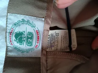 Traje de chaqueta pantalón para mujer beige.