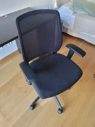 Silla de oficina con ruedas