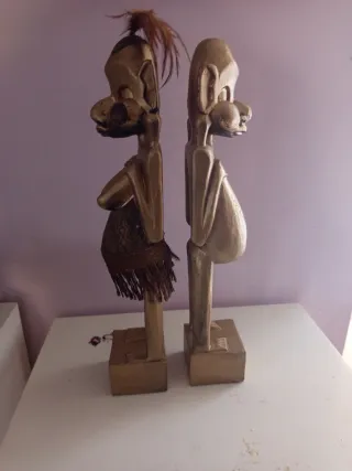 Estatuetas de madeira douradas