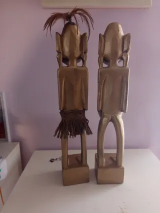 Estatuetas de madeira douradas