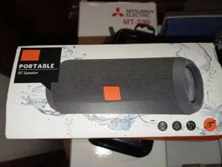 Altavoz Portátil Negro y Naranja