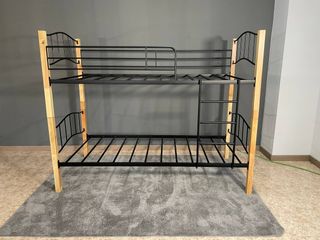 Litera de madera y metal