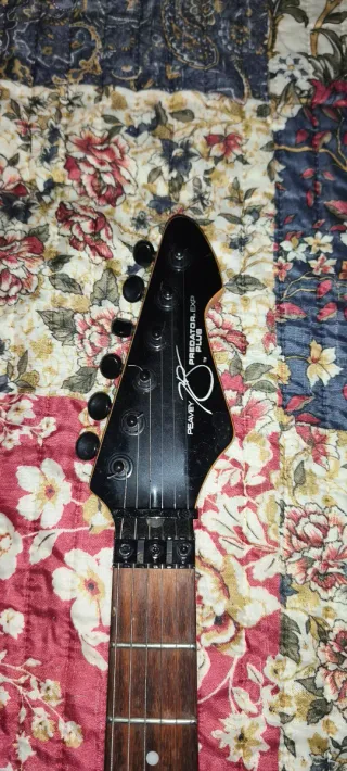 Guitarra Peavey Predator EXP Plus