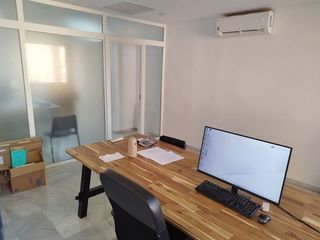 Oficina en alquiler en La Buhaira en Sevilla