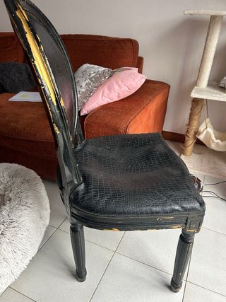 Silla efecto piel Luis XVI negra