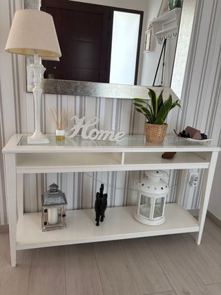 Recibidor Blanco y Gris Ikea